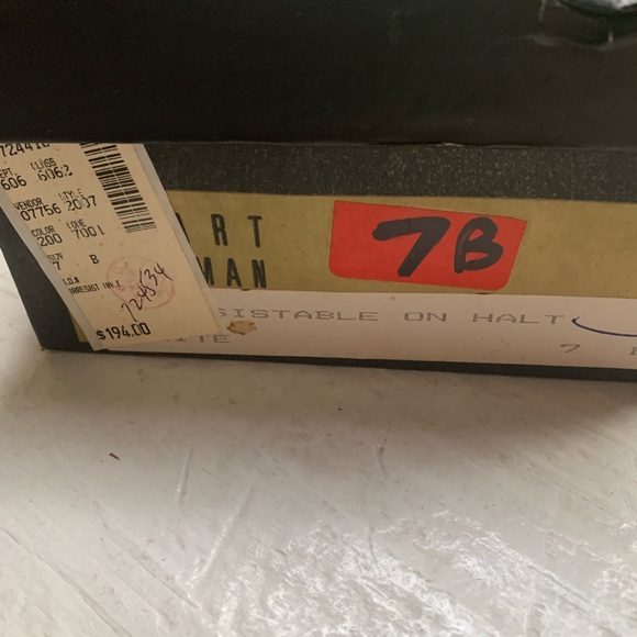 Stuart Weitzman red strapped back shoe size 7B - Picture 8 of 8